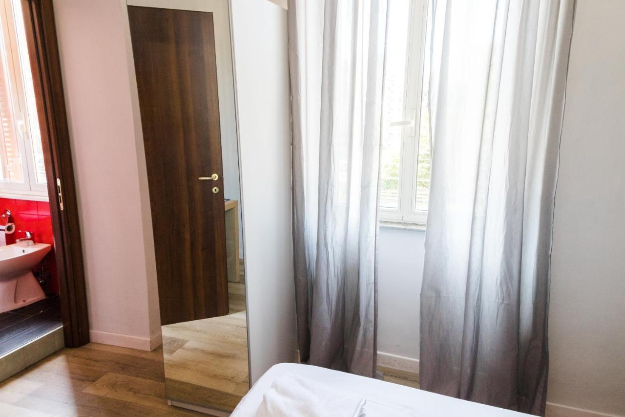 Hostel Roma Pyramid Hostal Roma