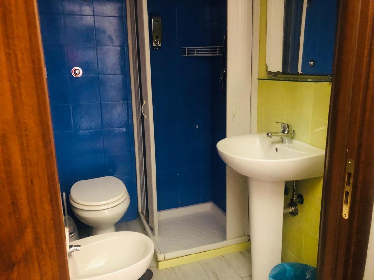 Hostel Roma Pyramid Hostal Roma