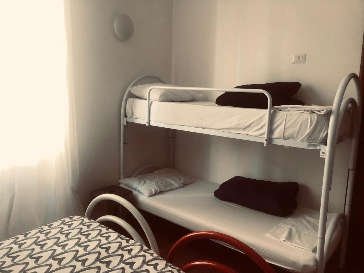 Hostel Roma Pyramid Hostal Roma