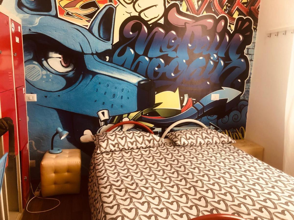 Hostel Roma Pyramid * Roma