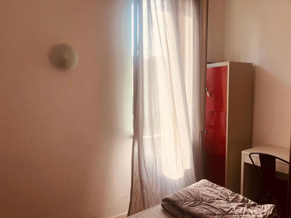 Hostel Roma Pyramid * Roma