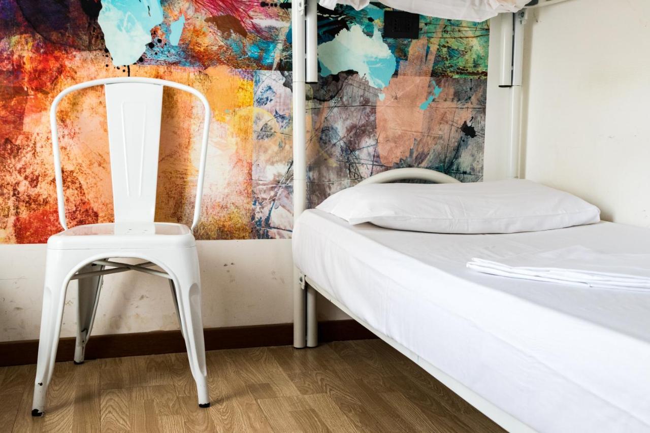Hostel Roma Pyramid Hostal